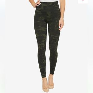 SPANX Look at Me Now Seamless Leggings Size Small Color Green Camo